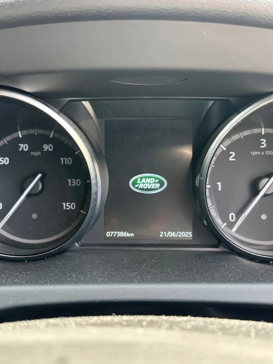 Land Rover Discovery Sport  HSE Auto 2018 - Image 3