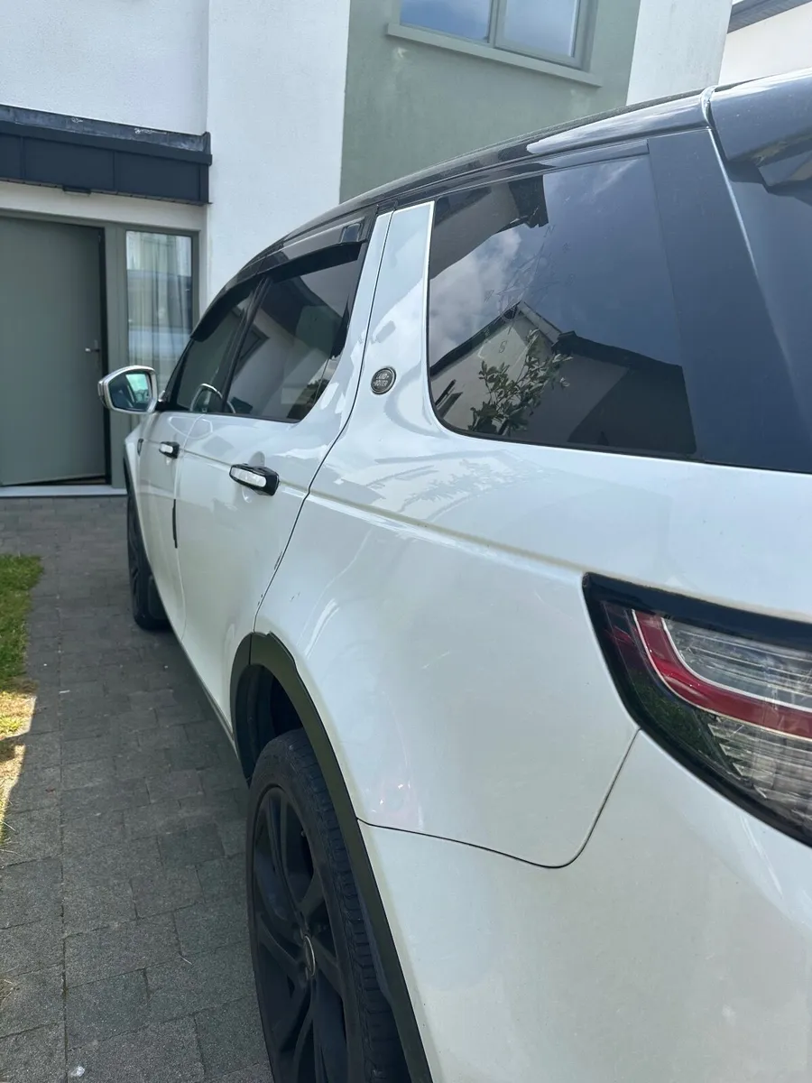 Land Rover Discovery Sport  HSE Auto 2018 - Image 4