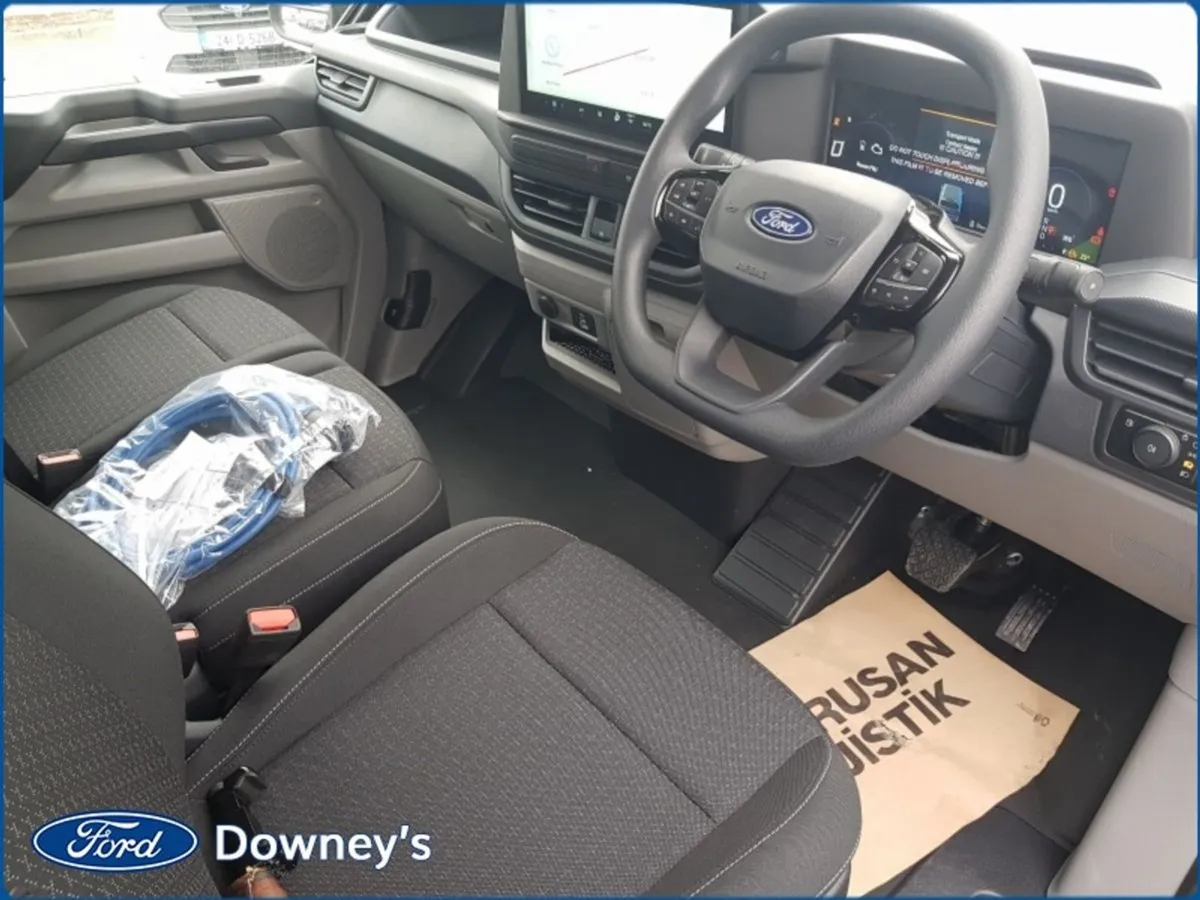 Ford Transit Custom Kombi 9-seater 2.5 Phev Autom - Image 2