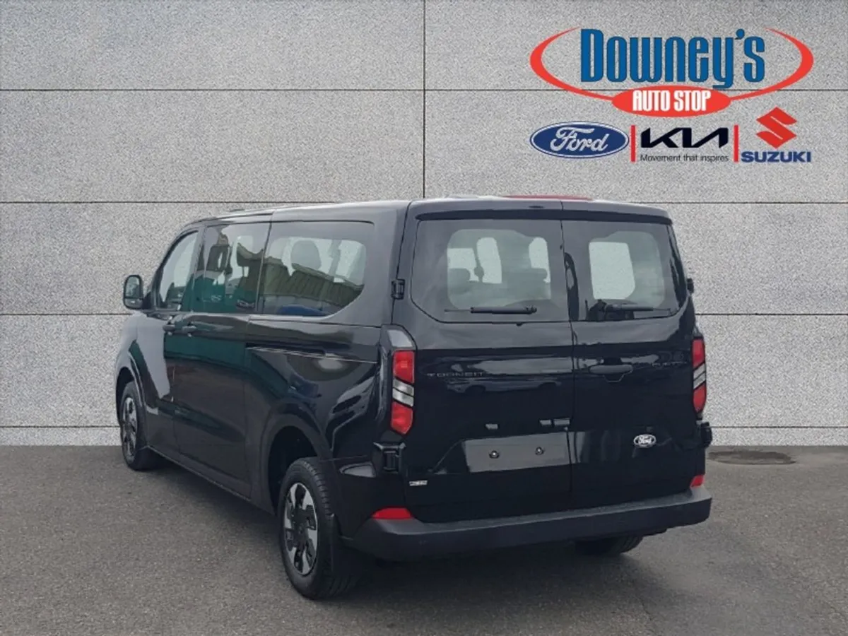 Ford Transit Custom Kombi 9-seater 2.5 Phev Autom - Image 3