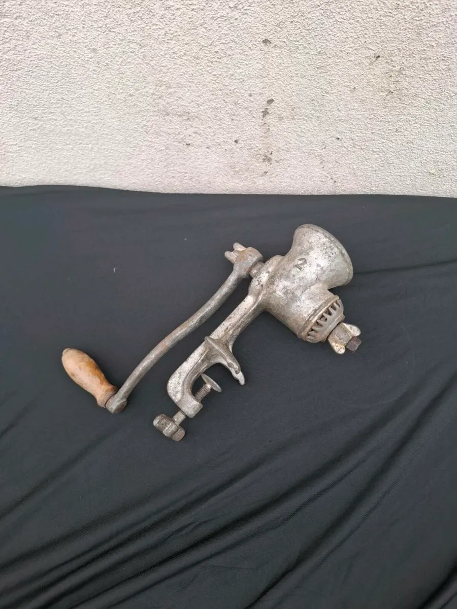 Old manual meat mincer possible to post