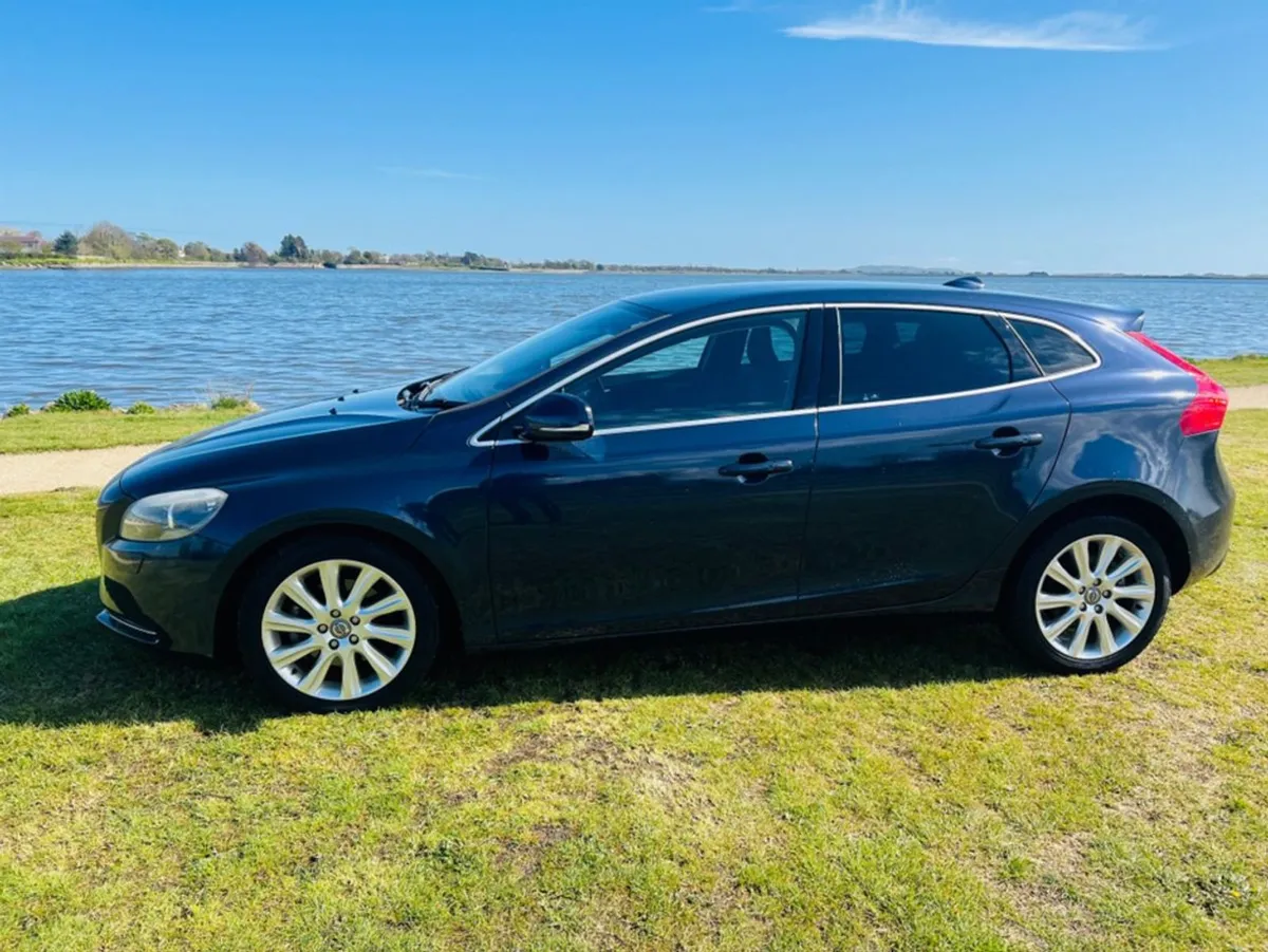 Volvo V40 1.6 Petrol T4 Spec - Image 3