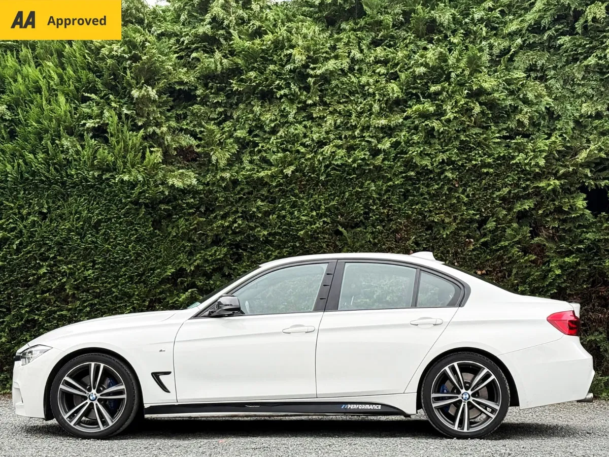 🌟 BMW 320i M Sport 2017 with CarPlay🌟 - Image 2