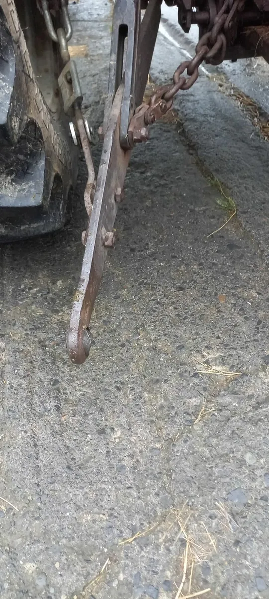 Lower link lift arm massey 390T