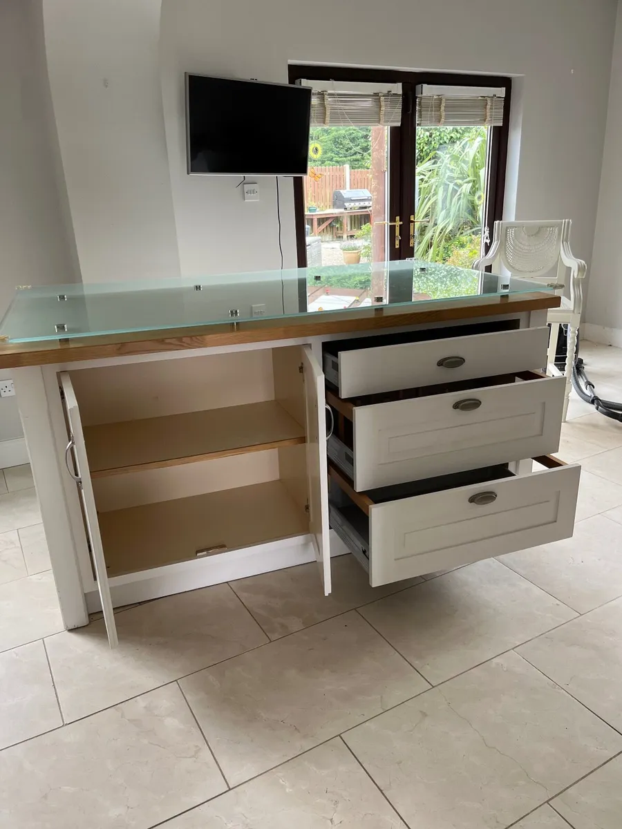 Large Kitchen Island/Breakfast Bar - Image 4