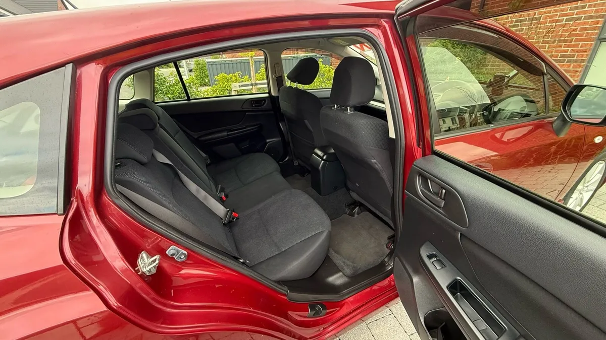 Subaru Impreza 2.0i Automatic AWD - Image 3
