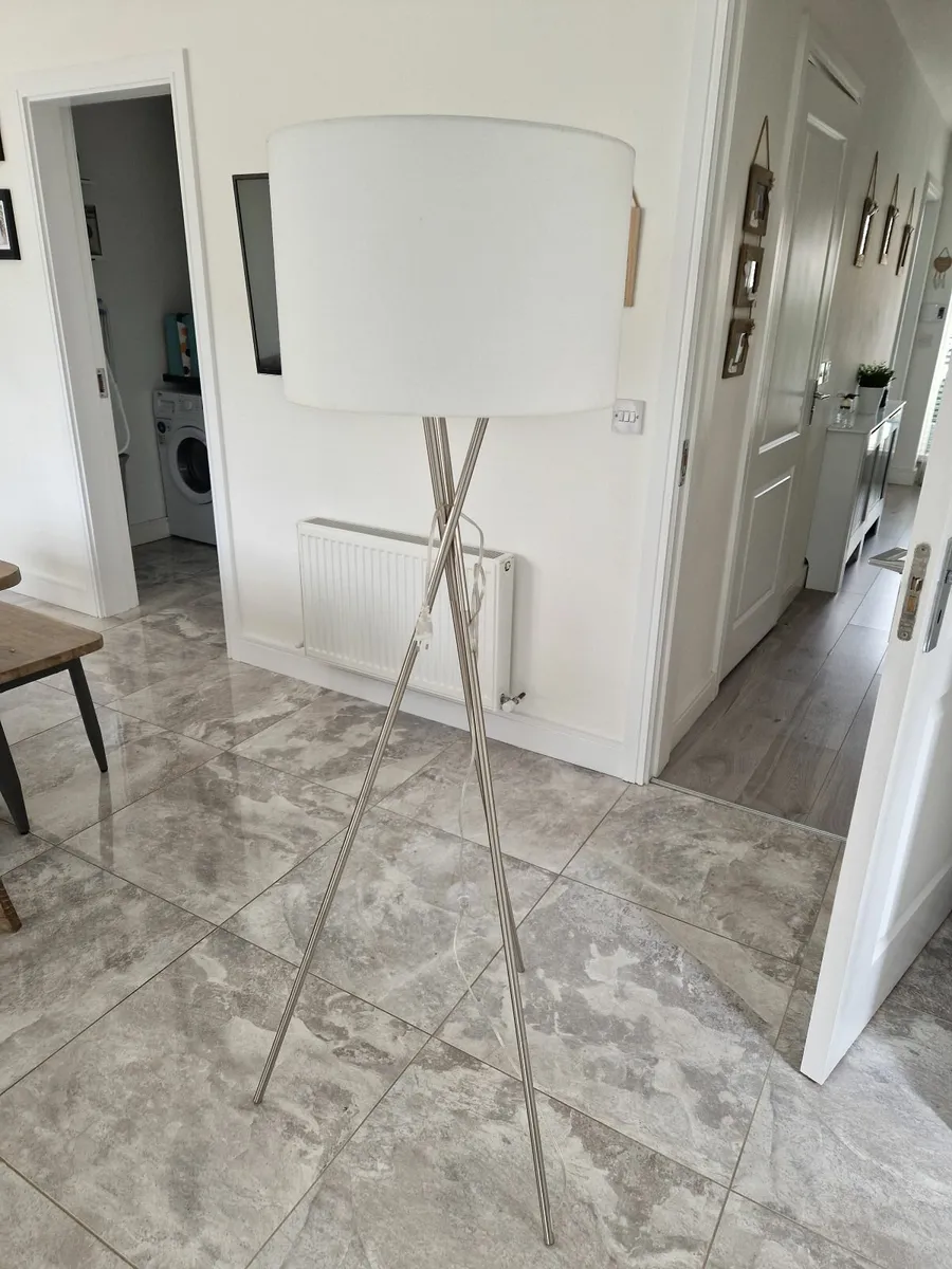 Floor lamp