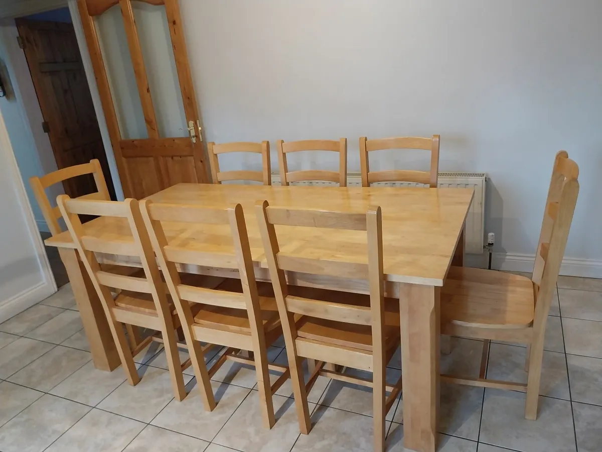 Table and chairs - Image 3