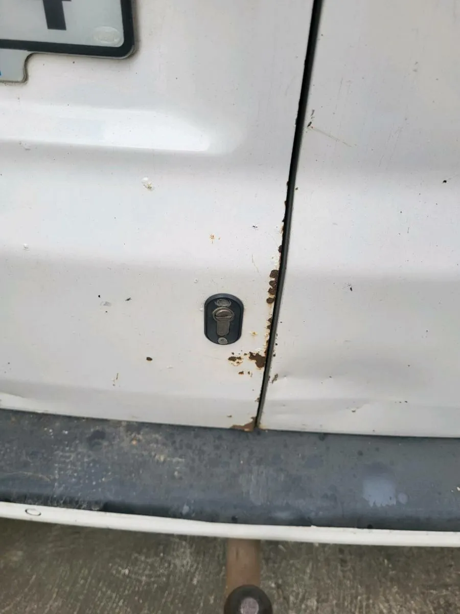 VW Transporter - Image 2