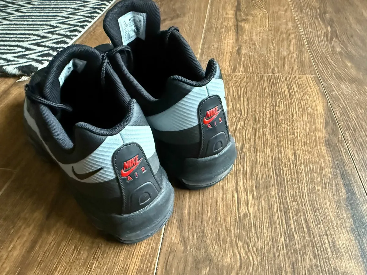 NIKE TRAINERS SIZE 8.5  eur 43 NEW - Image 3