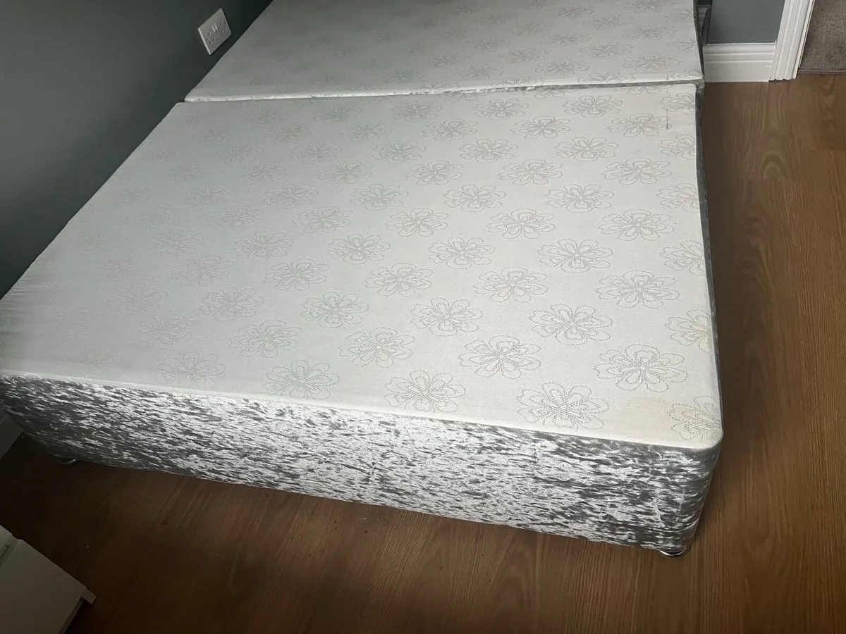 Double bed - Image 2
