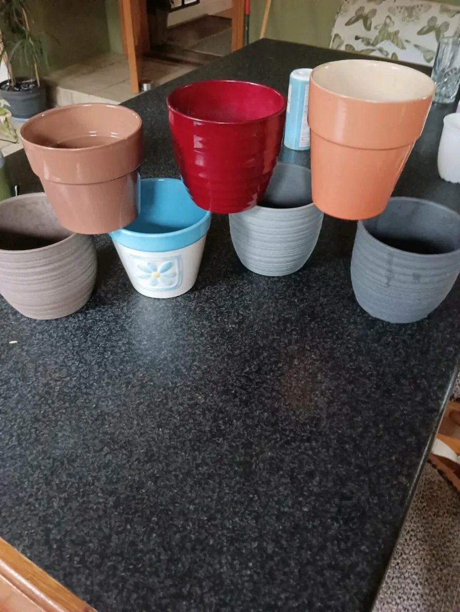 7 lovely ceramic pots 15 for all - Image 3