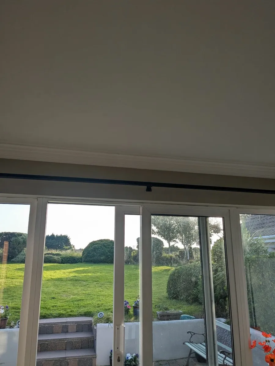 Curtain pole - Image 1