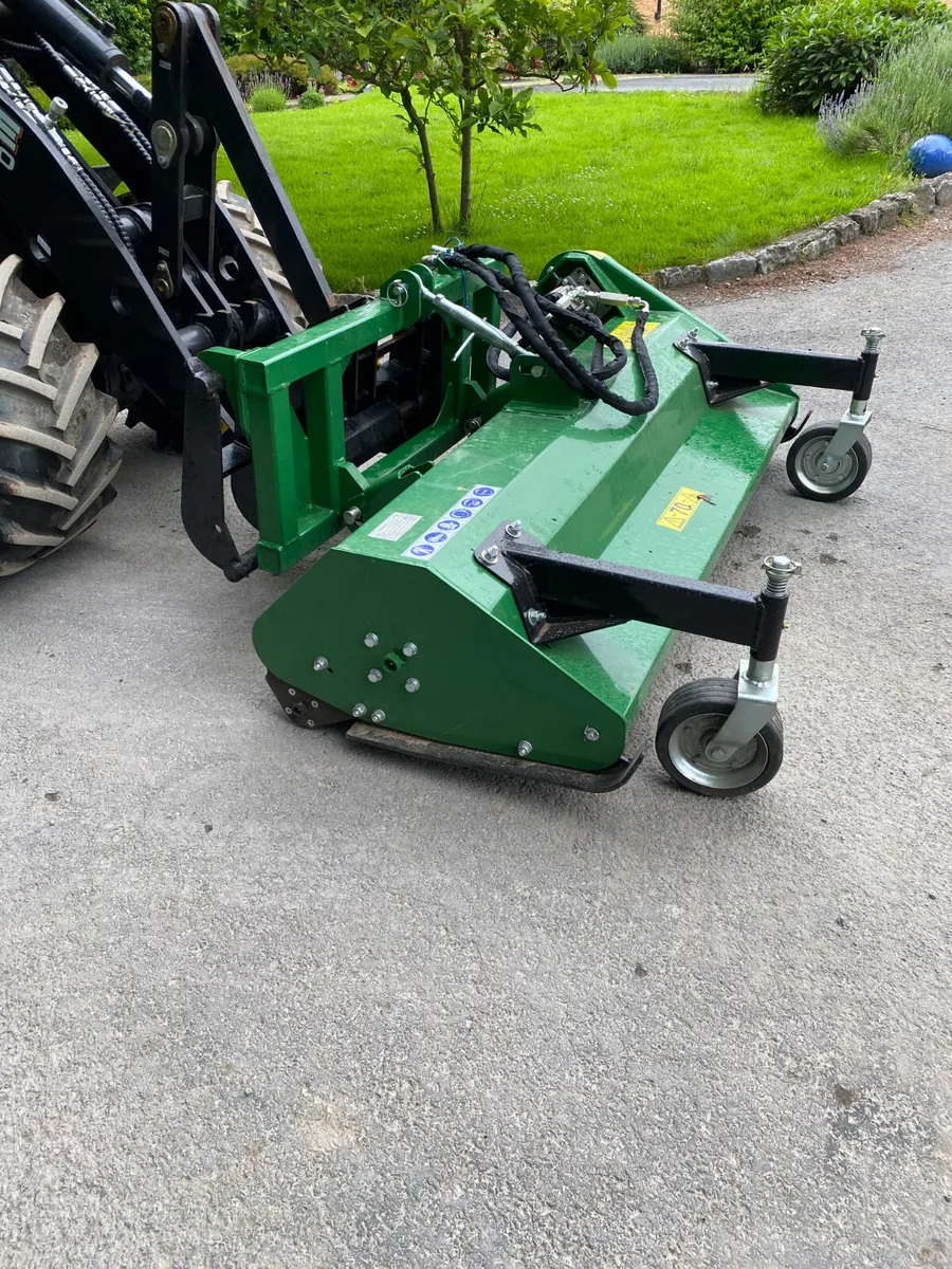 Front mower to suit mini loader - Image 1