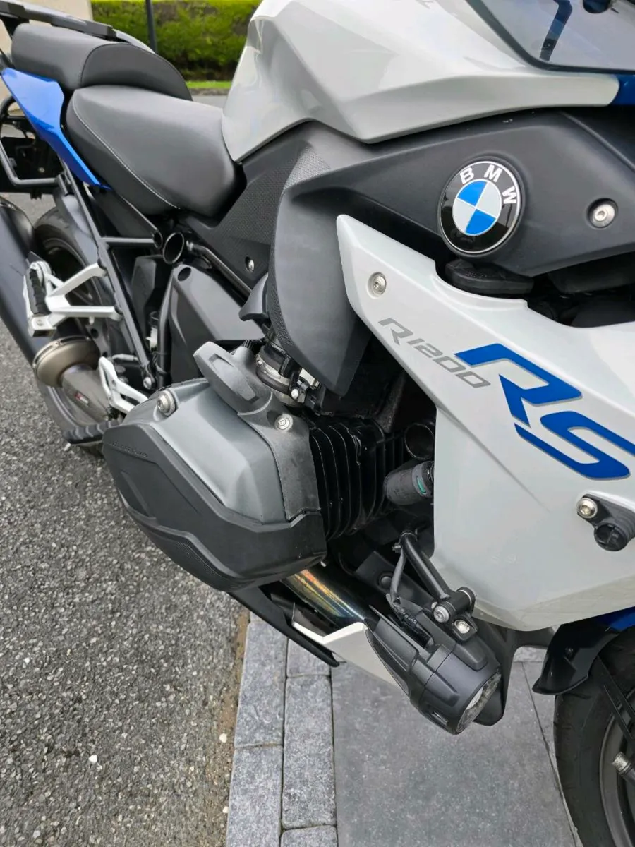 PRICED TO SELL BMW R1200 RS 2018 - Image 4
