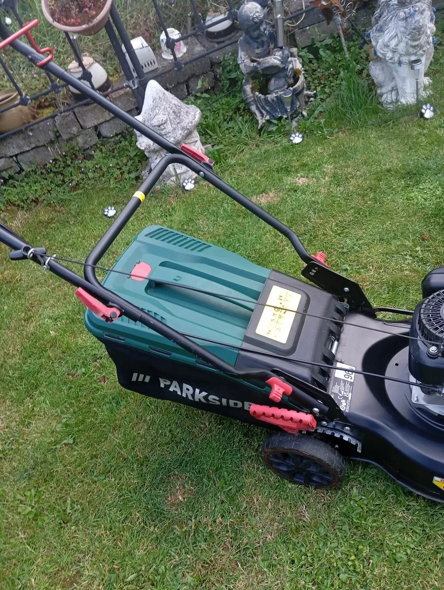 Petrol lawnmower - Image 3