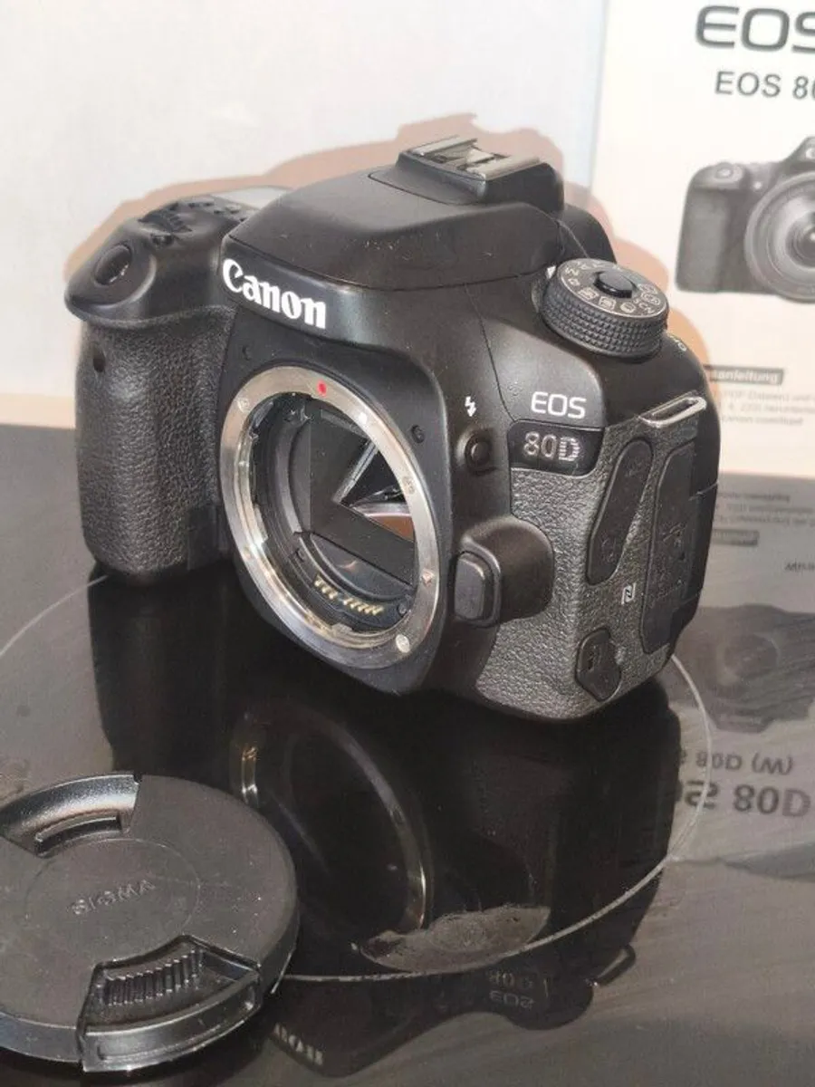 canon 80d DSLR (Body only) Free shipping - Image 2