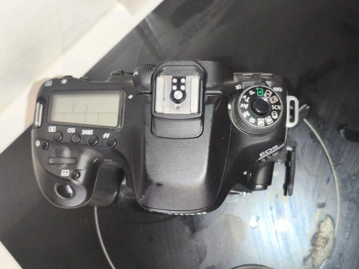 canon 80d DSLR (Body only) Free shipping - Image 4