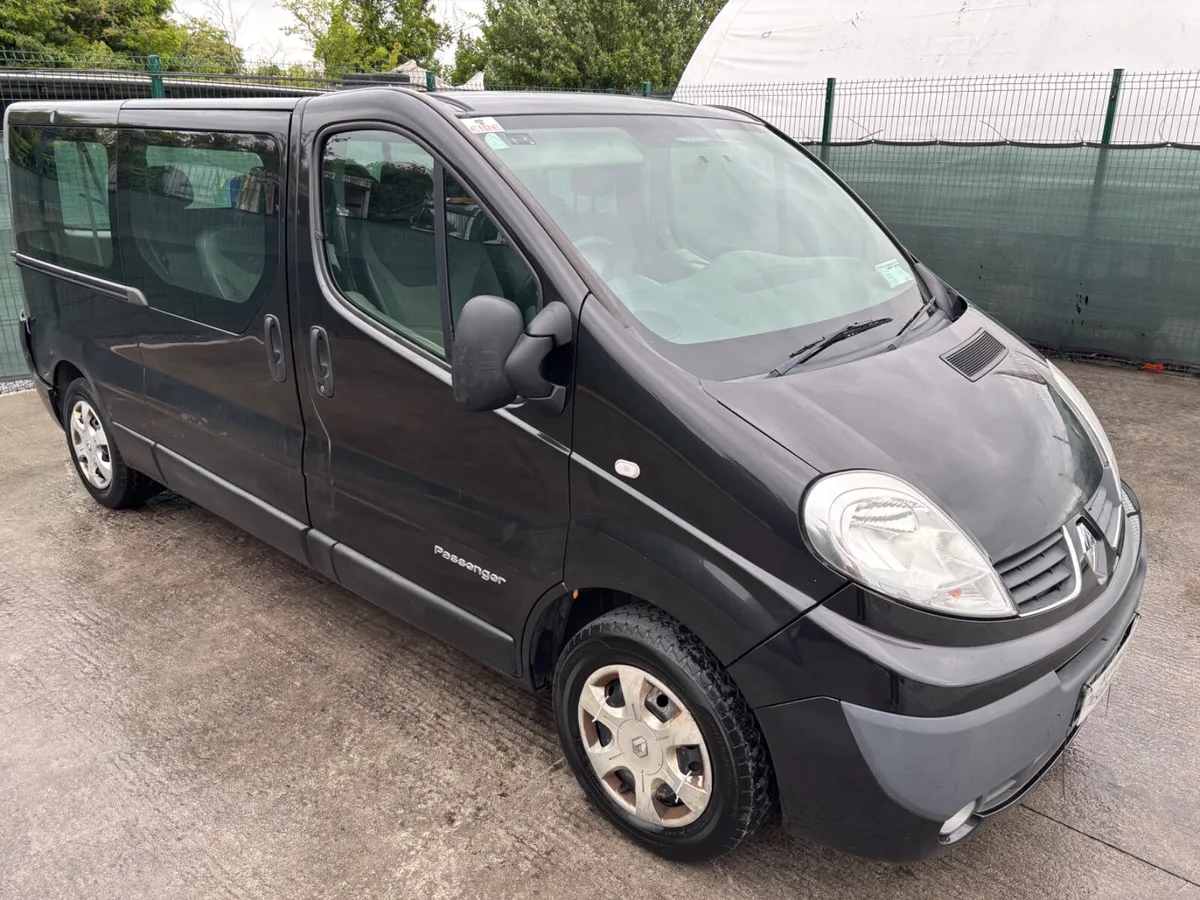2014 Renault trafic mini bus - Image 2