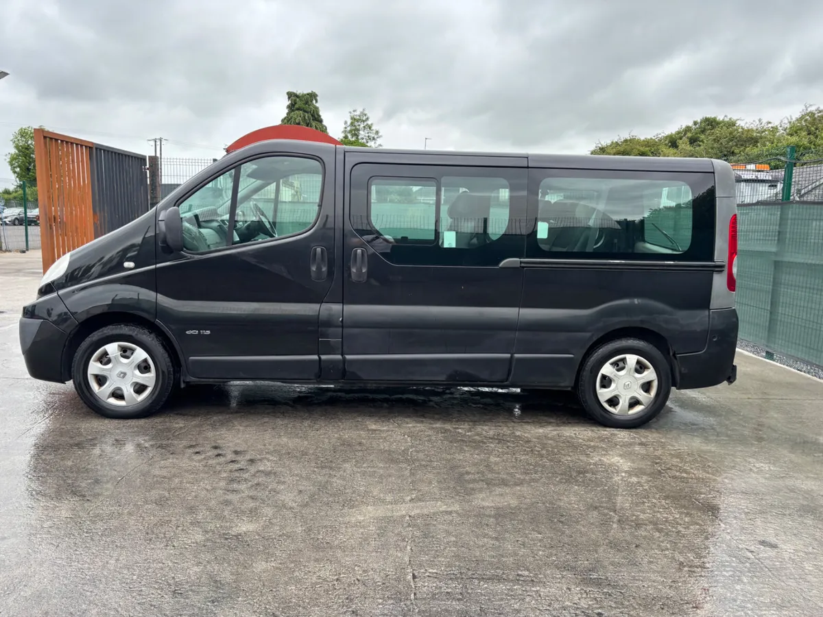 2014 Renault trafic mini bus - Image 1