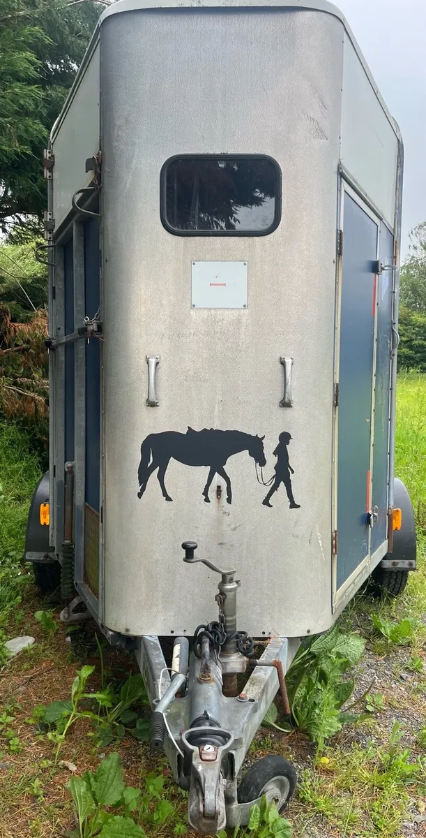 Horse box open to offers - Image 2
