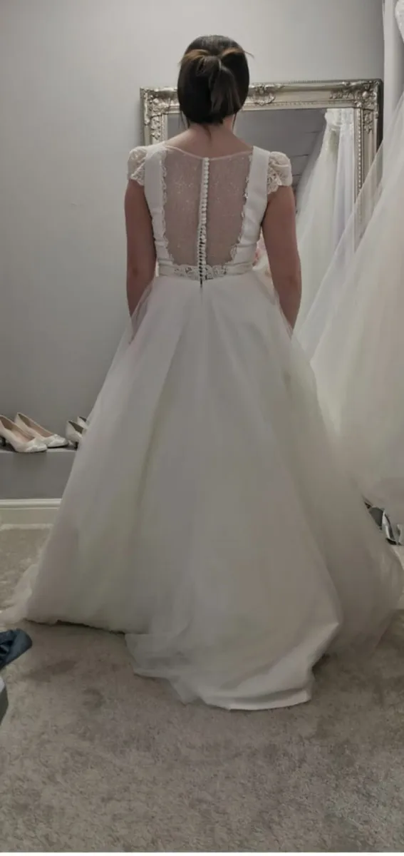 Wedding dress - Image 2