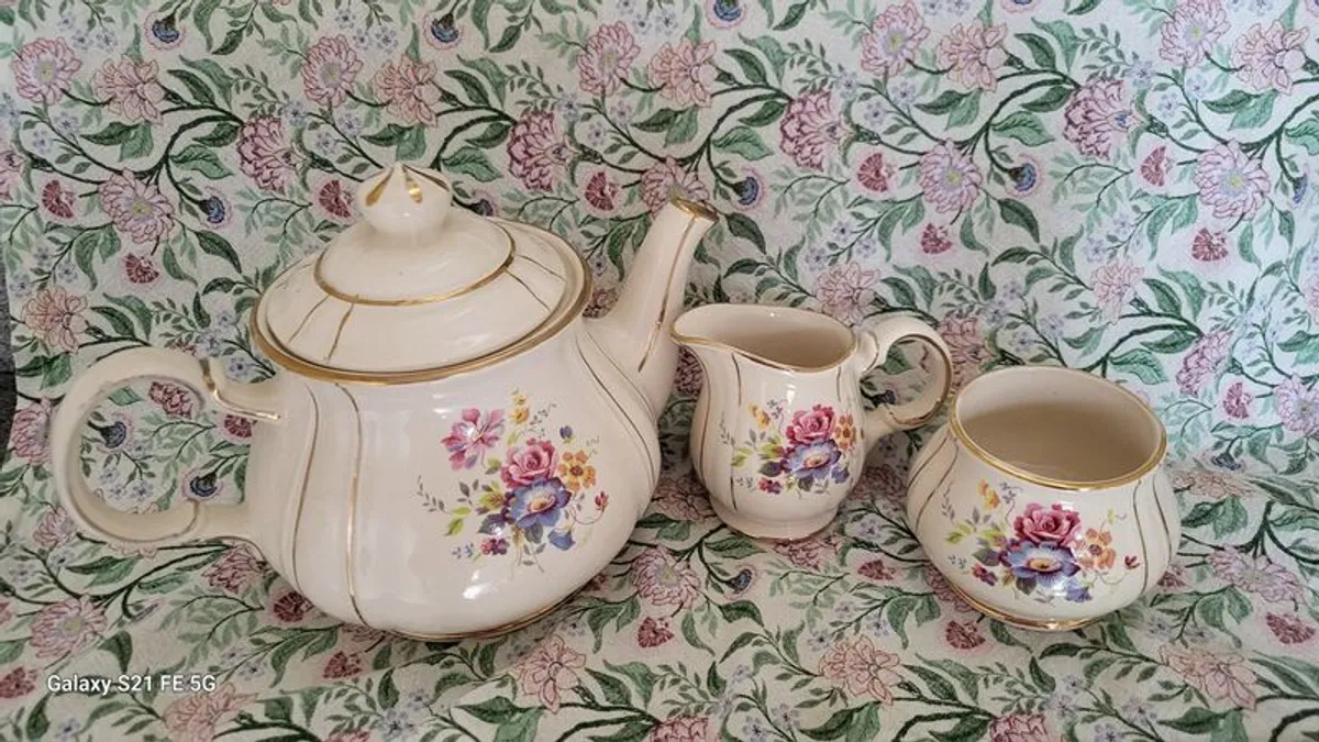 Beautiful vintage Sadler teapot with creamer and sugarbowl - Image 2
