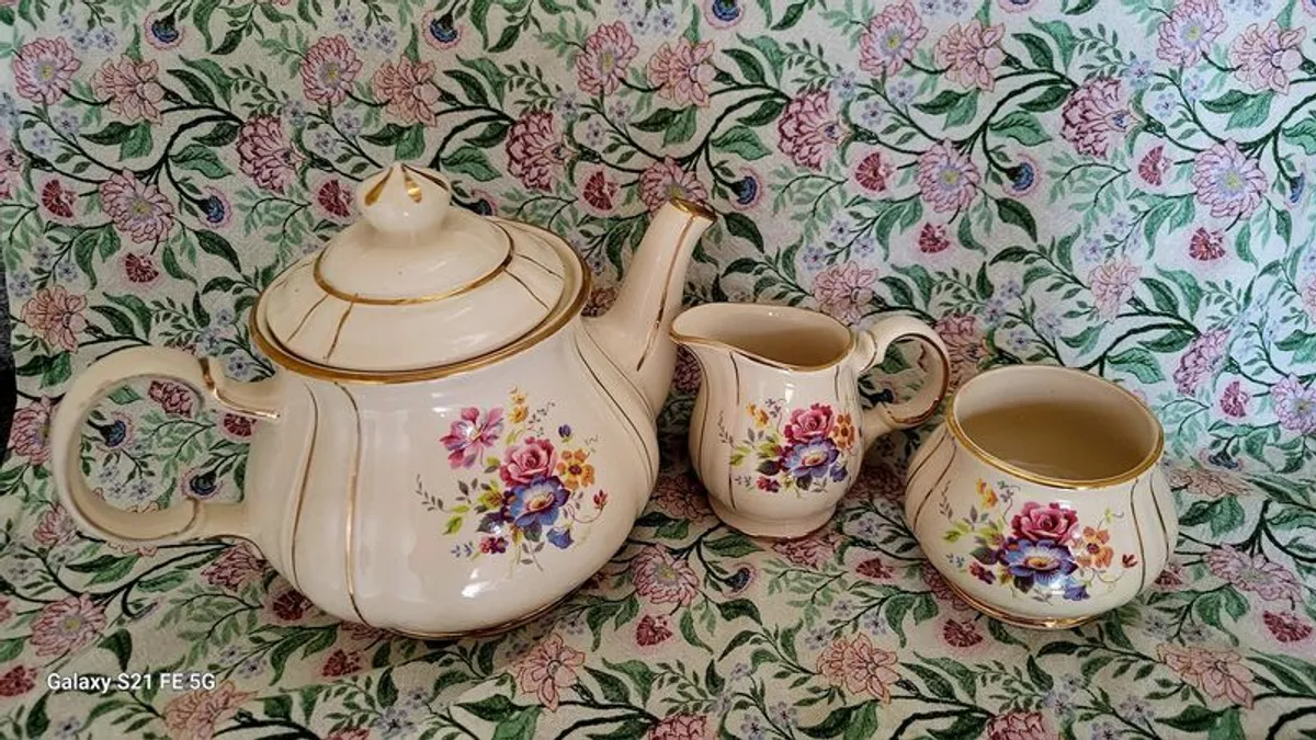 Beautiful vintage Sadler teapot with creamer and sugarbowl - Image 3