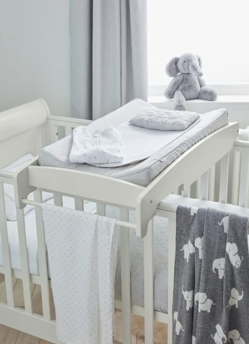 Changing Table Mamas and papas - Image 2
