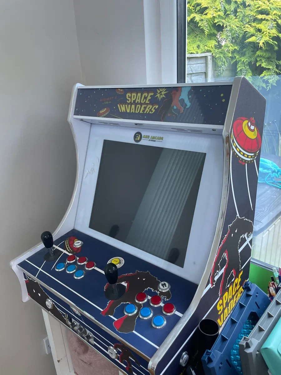 Arcade machine - Image 1