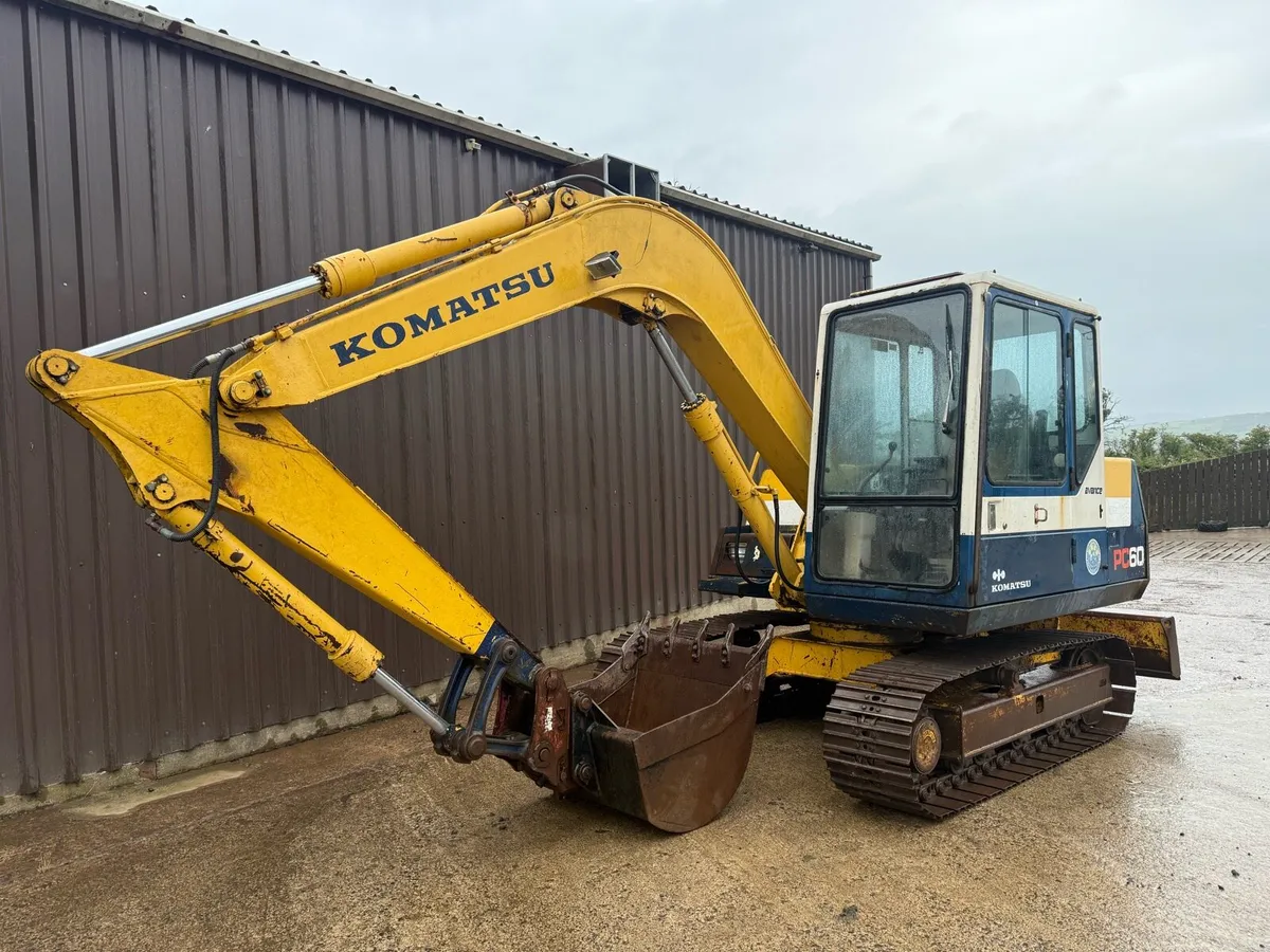 Komatsu 6 ton excavator - digger - Image 2