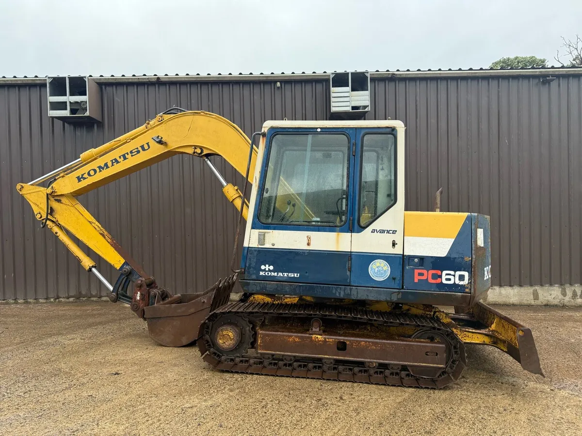 Komatsu 6 ton excavator - digger - Image 3