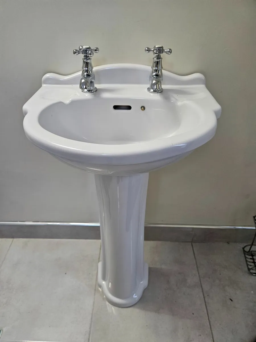 Bathroom sink - Image 2