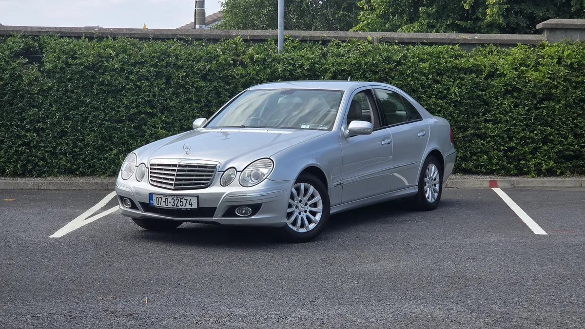Mercedes e200 - Image 2