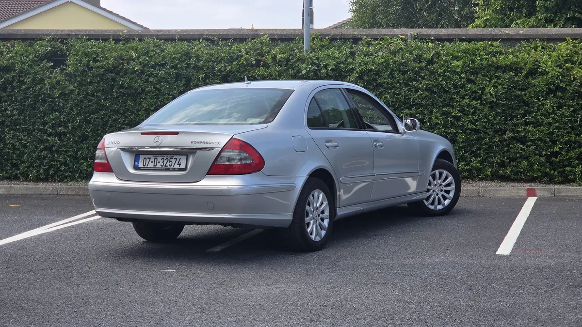 Mercedes e200 - Image 3