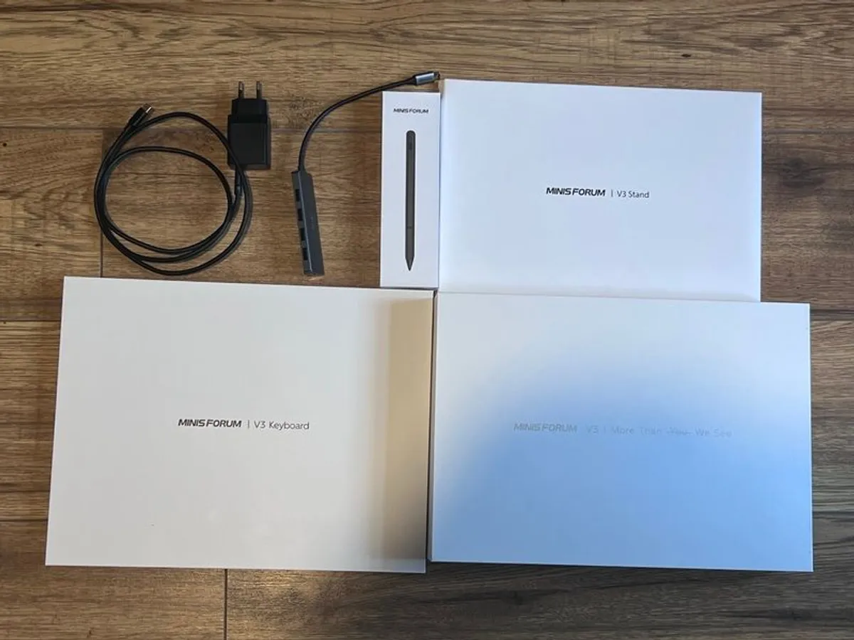 Minisforum V3 Windows Gaming Tablet - Image 3