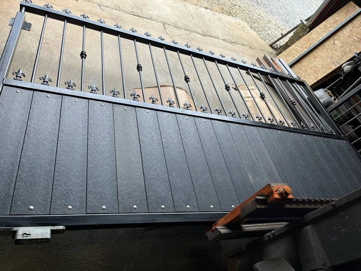 Gate - Image 1