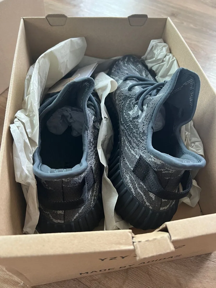 Yeezy Boost 350 V2 Sneakers - Image 3