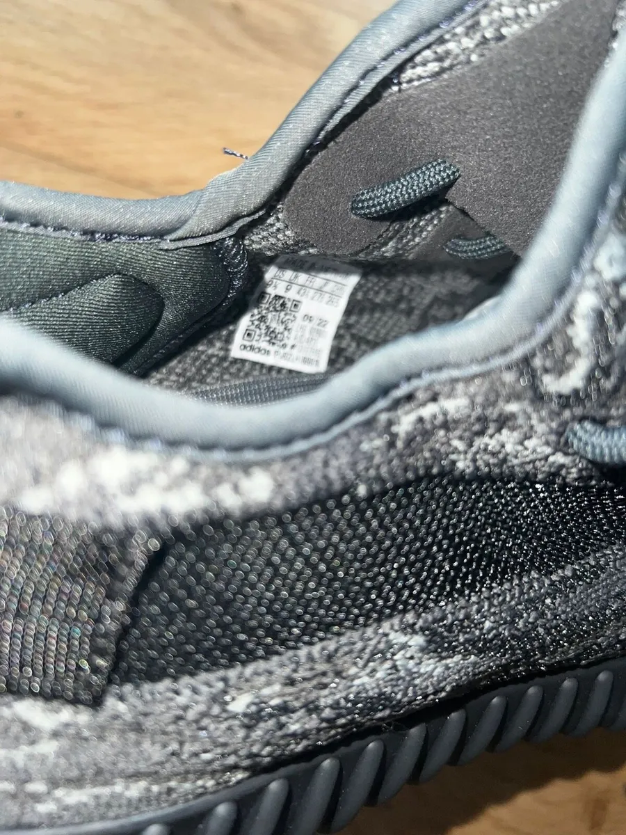 Yeezy Boost 350 V2 Sneakers - Image 4