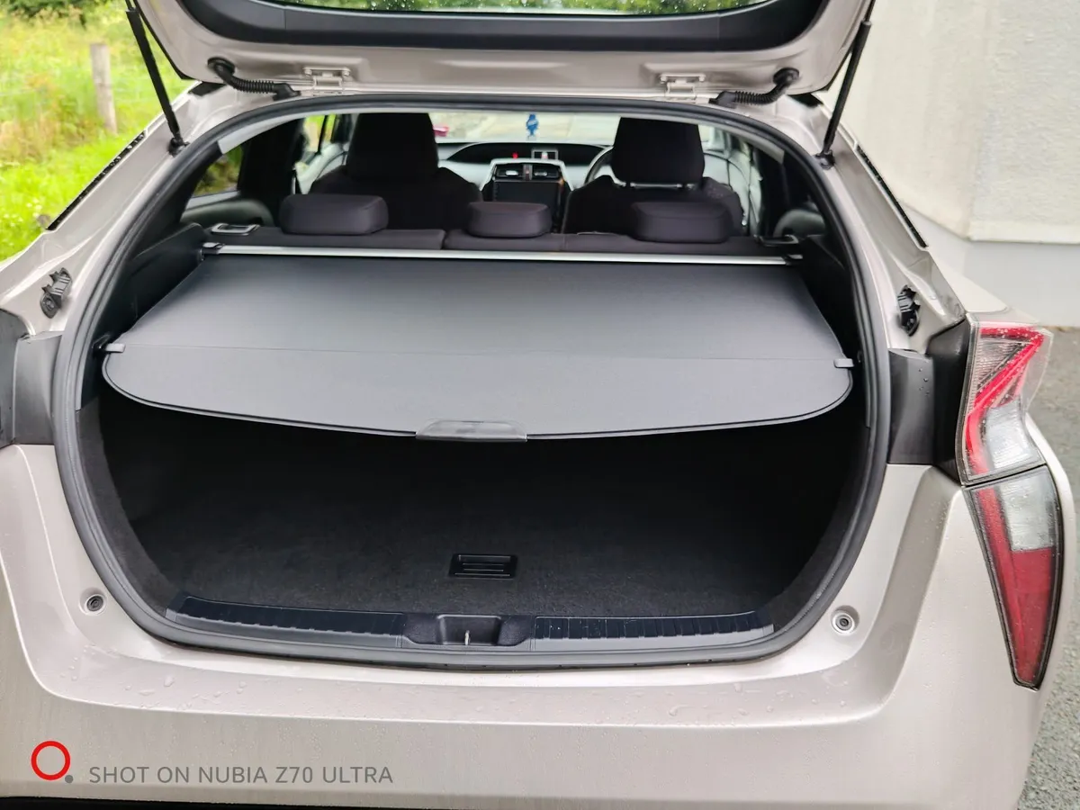Toyota Prius 2018 - Image 2