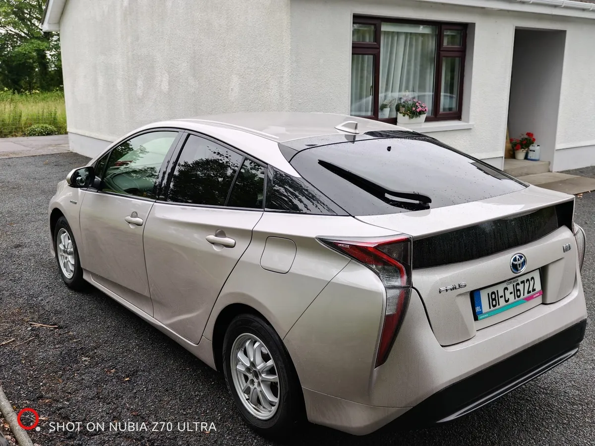 Toyota Prius 2018 - Image 2