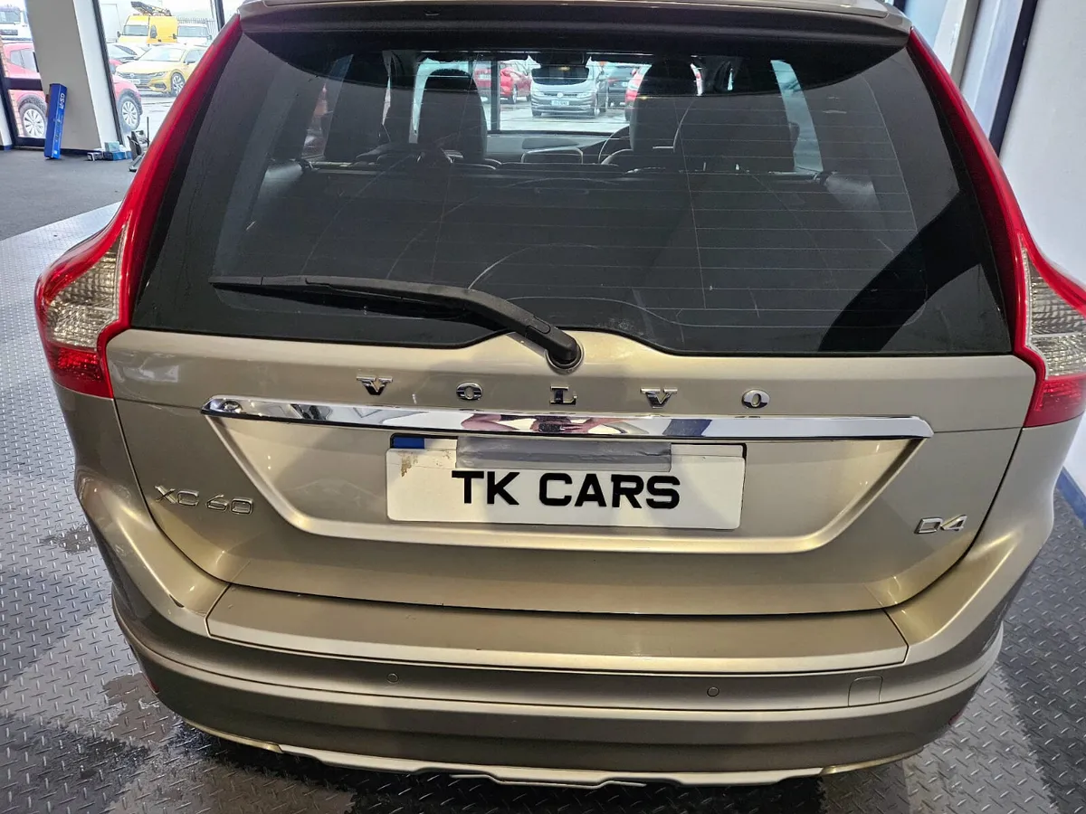 15 VOLVO XC60 2.0 D4 SE LUX NAV 190BHP - Image 4