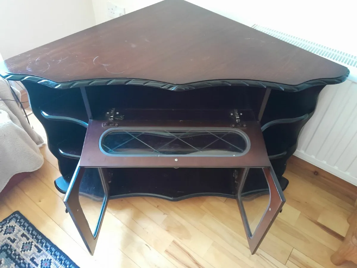 Free Lounge Furniture - Image 3