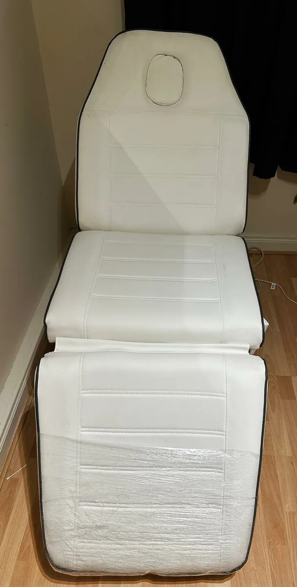Cosmetic electric chair 💺 Genuine white leather. - Image 1