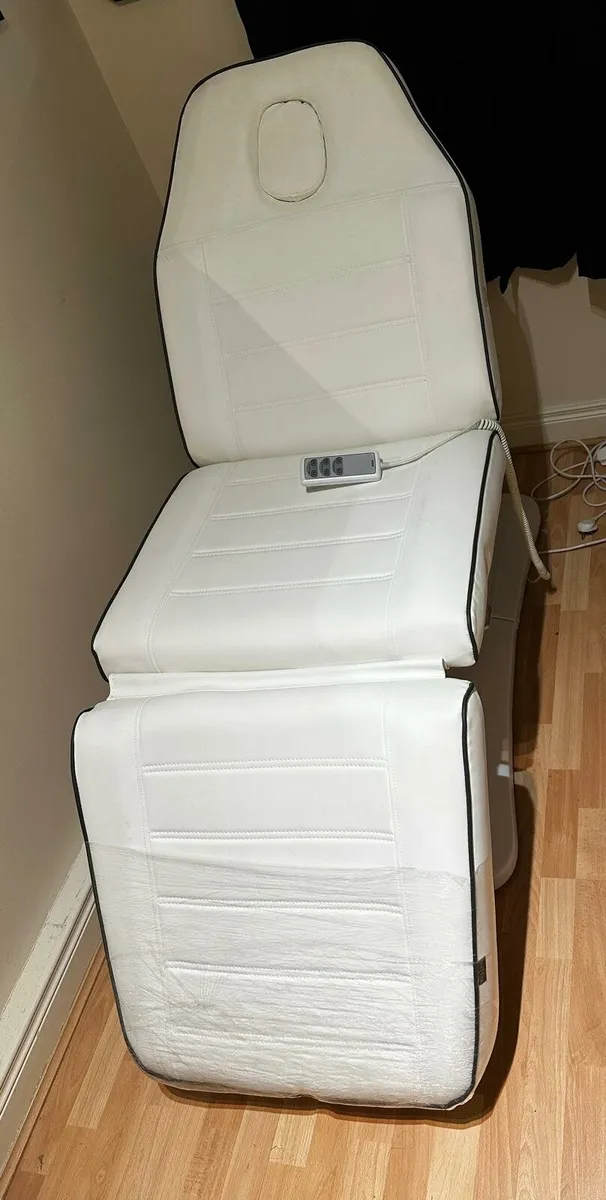 Cosmetic electric chair 💺 Genuine white leather. - Image 2