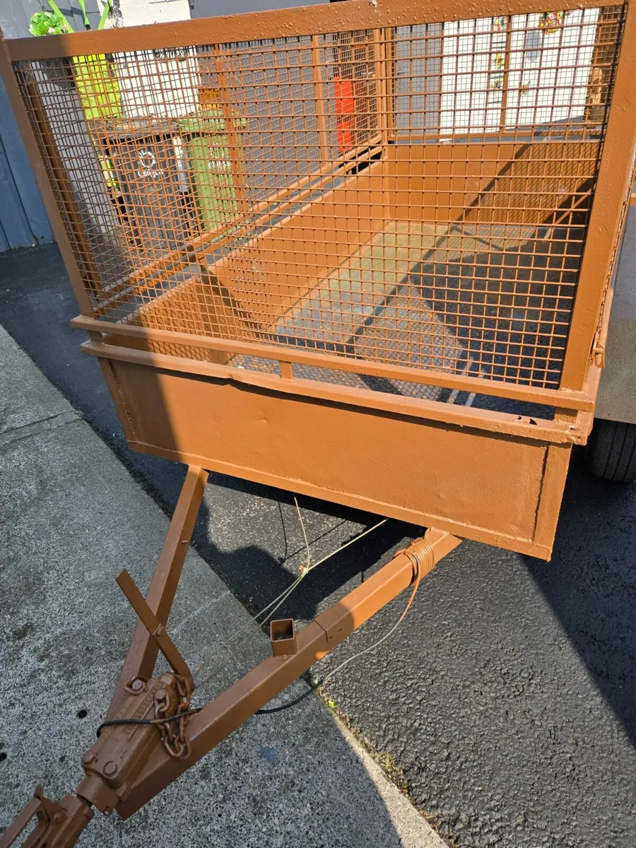 Trailer - Image 1