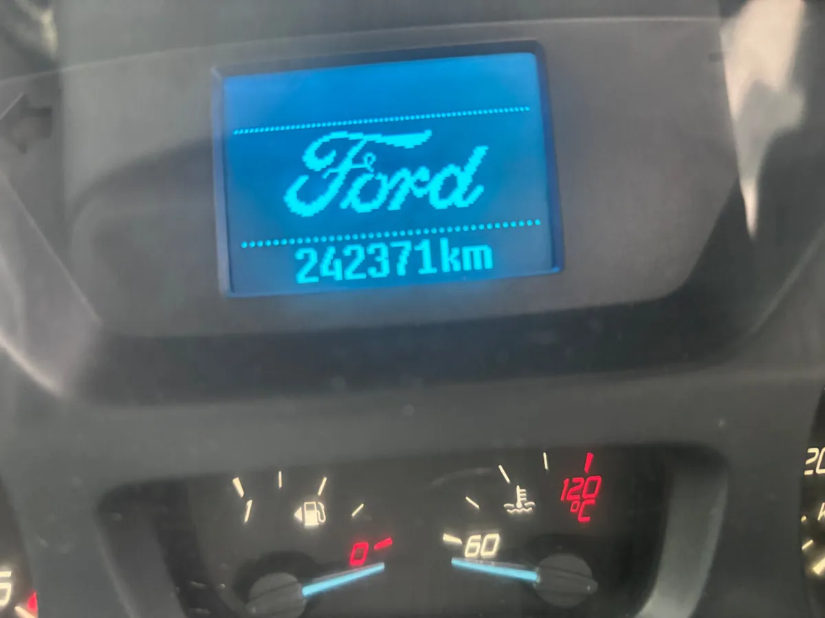 2016 Ford Transit custom light damage - Image 4