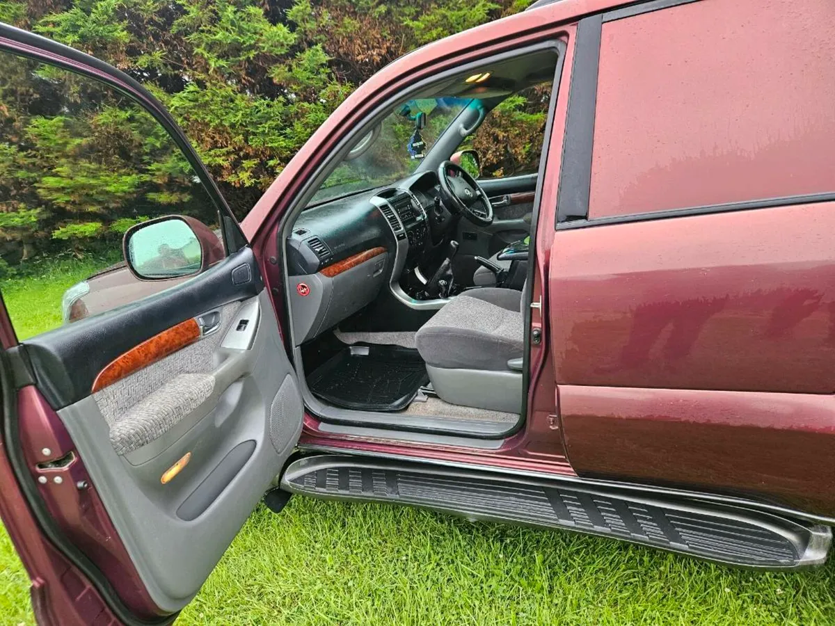 05 TOYOTA LANDCRUISER - Image 2