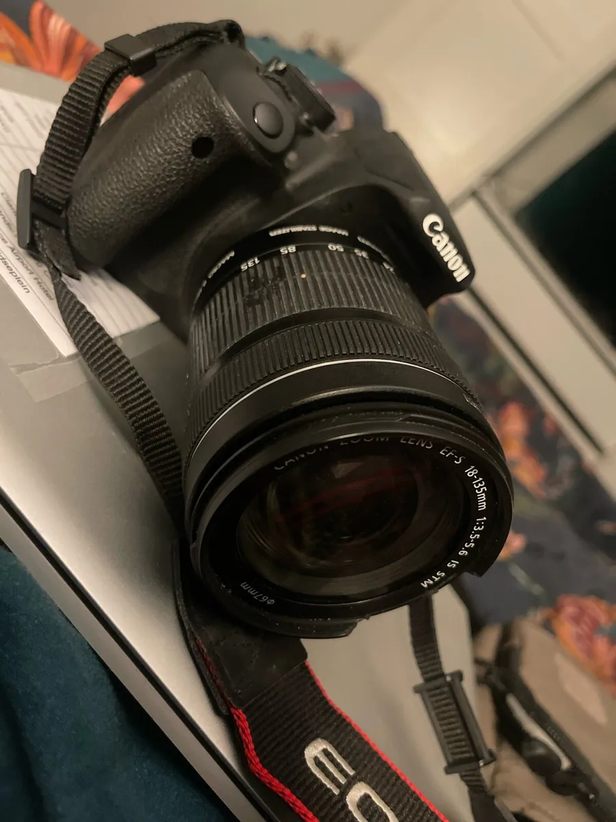 Canon t5i Camera with EFS 18-135mm lens IS STM - Image 1