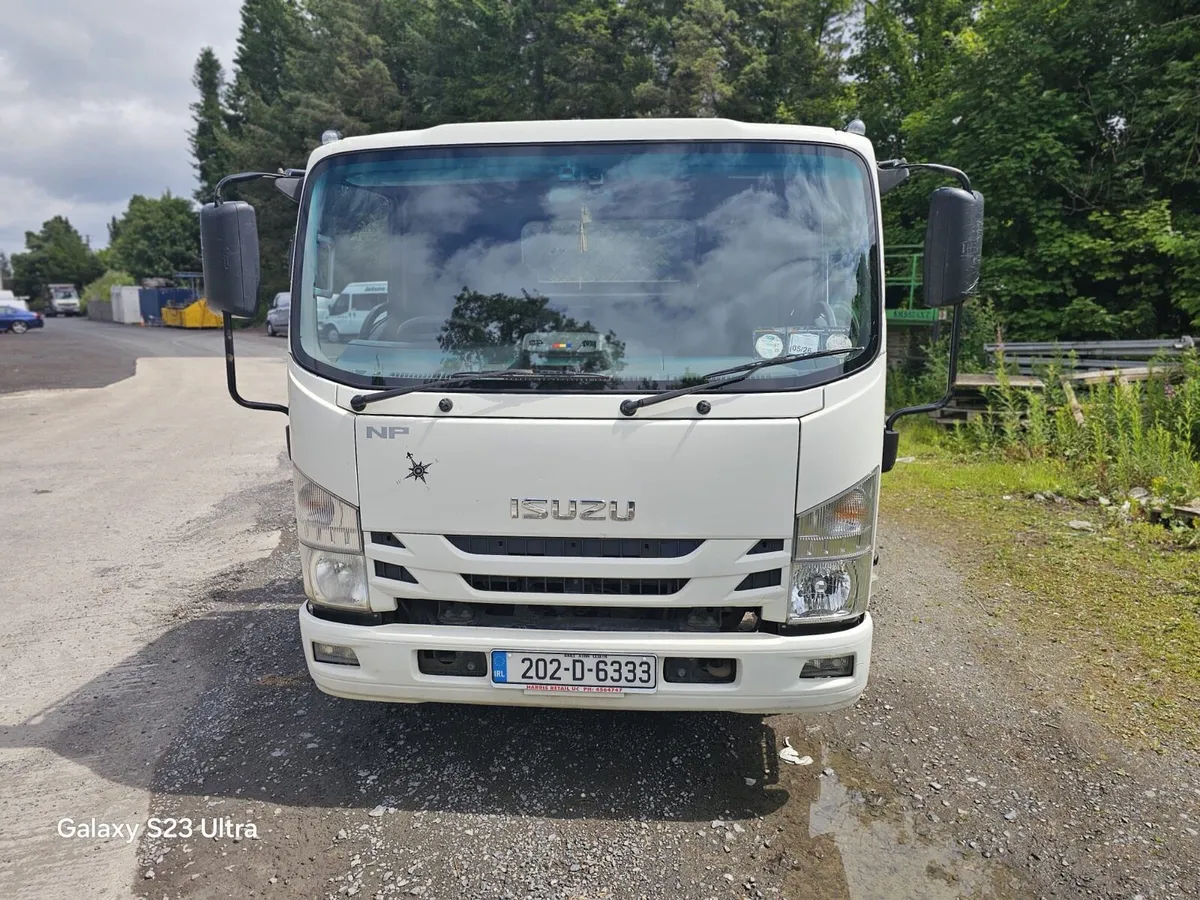 Isuzu NP skip truck - Image 1